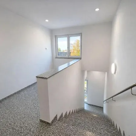 Appartement Penthouse Mit Kingsize-balkon In *